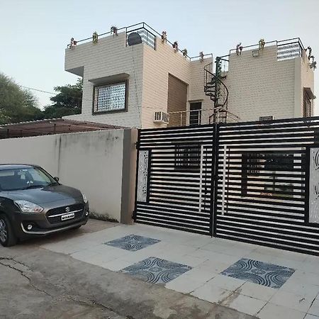 Siya Villa Ujjain Bagian luar foto