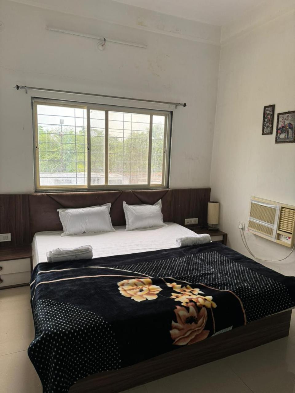 Siya Villa Ujjain Bagian luar foto