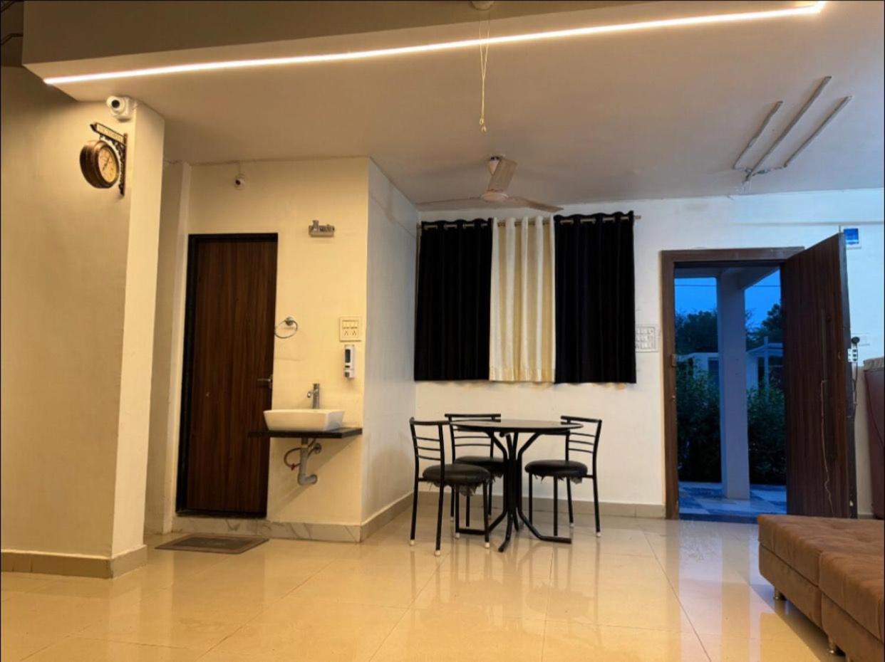 Siya Villa Ujjain Bagian luar foto