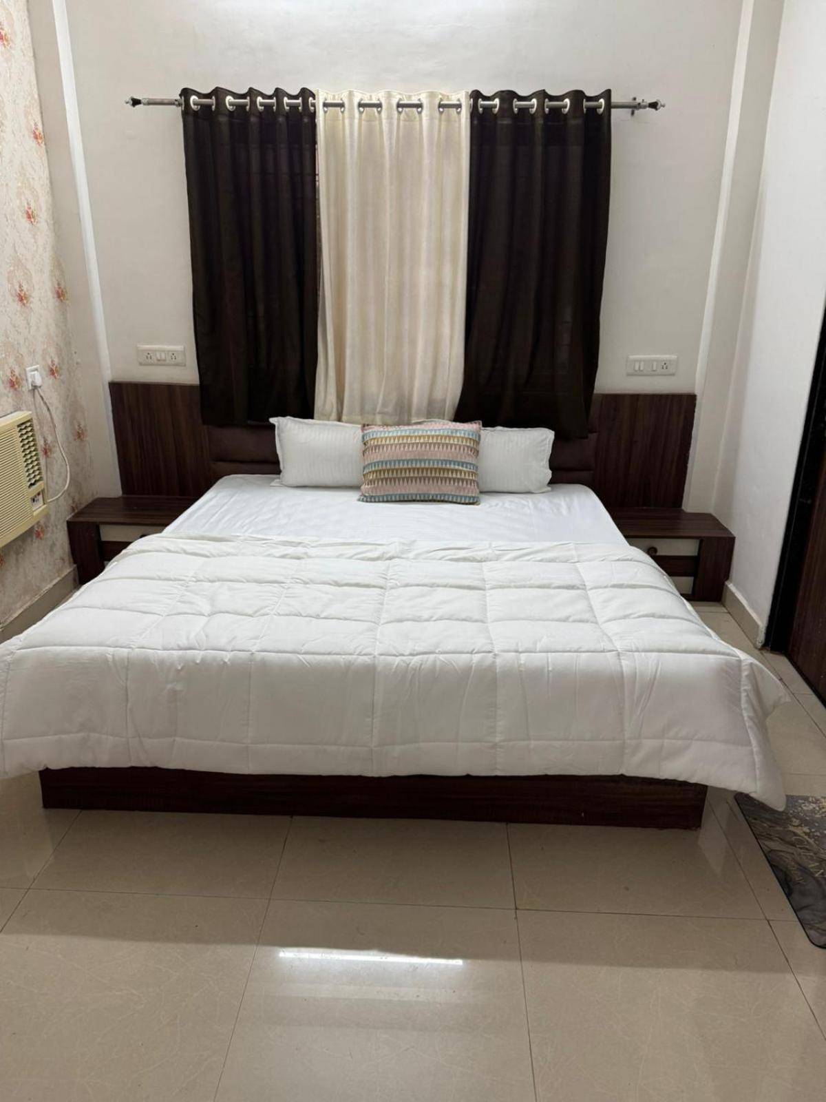 Siya Villa Ujjain Bagian luar foto